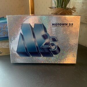 Motown YESTERDAY, TODAY, FOREVER, 25 th anniversary box set. M- 25.